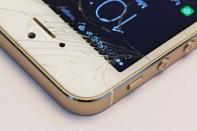 How To Repair A Cracked iPhone Screen
